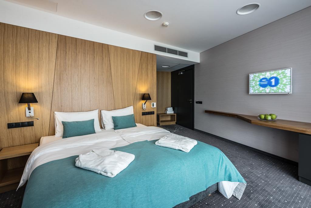Regatta Hotel Restauracja Spa Poznan Phòng bức ảnh